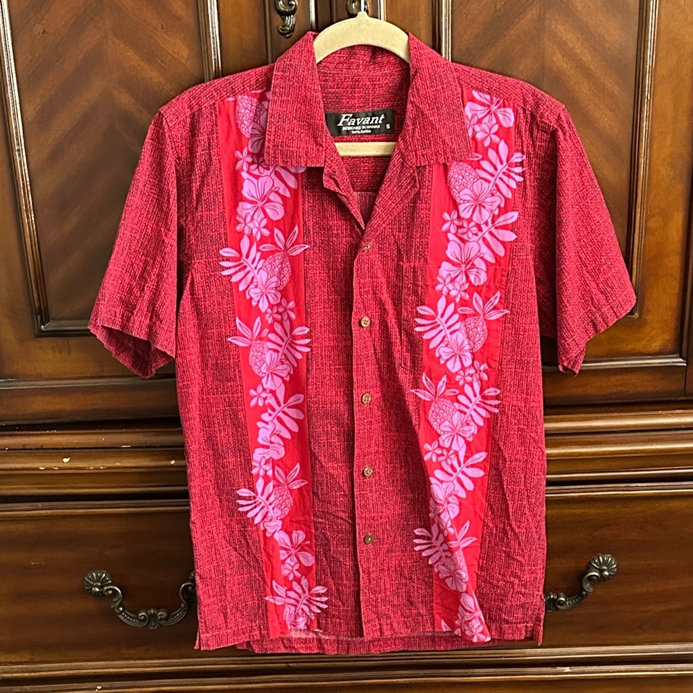 Favant Men’s Hawaiian Red Short-Sleeve Button-Down with Pink Floral Panels